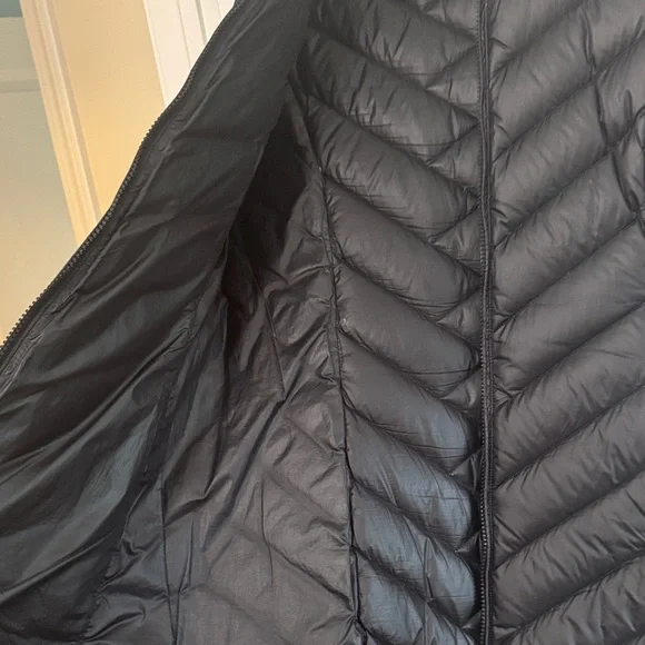 Patagonia Black Women's Puffer Jacket - Picture 10 of 16